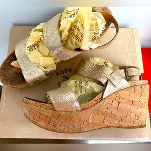 Kork-Ease platform sandals. Gold Euro 39 Sz 8
